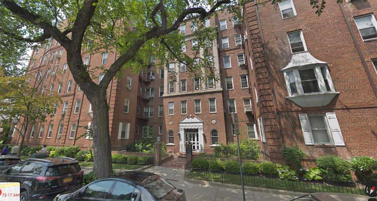 A red brick apartment building with 1000 windows.