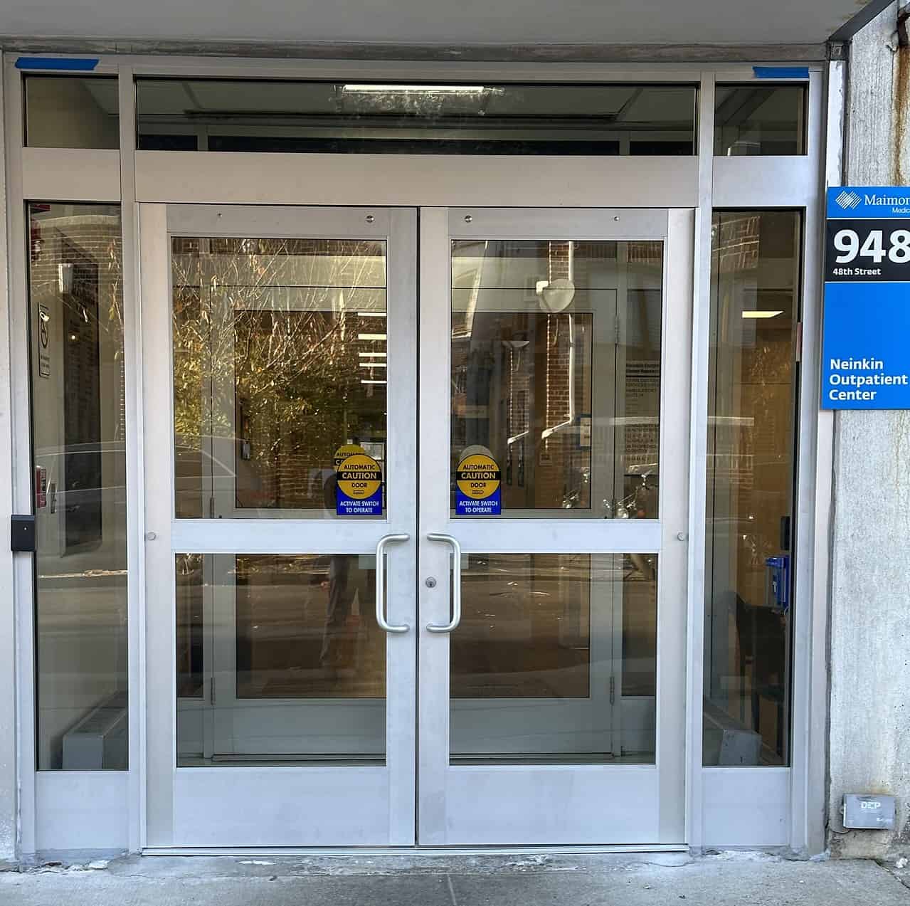 Automatic aluminum doors